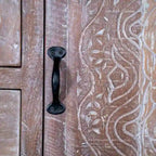 Armadio/Guardaroba in Legno Massello Intagliato Bianco Antico/Marrone – 7 Cassetti e 2 Ante