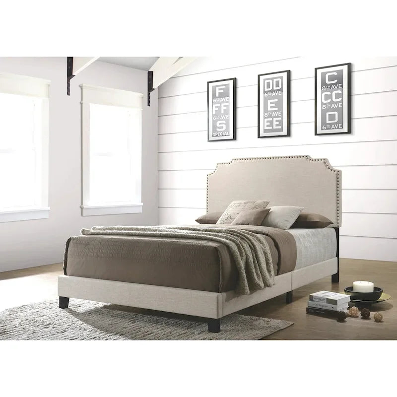 Letto imbottito con piattaforma e finiture borchiate Verde / Nero / Beige – Matrimoniale / Queen / King